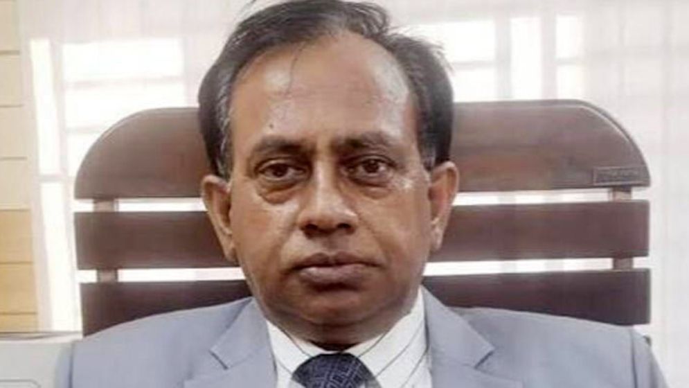 ১৭ বিয়ের অভিযোগের সেই বন কর্মকর্তা রাতের আঁধারে পালানোর সময় আটক